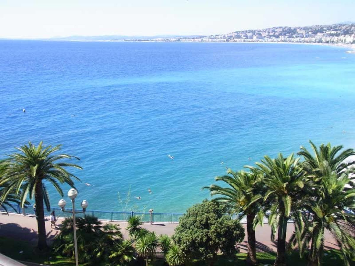 Appartement Pref 2 · F4 - Vaste Et Bourgeois ,3 Chambres, Ascenseur, Vx-nice *