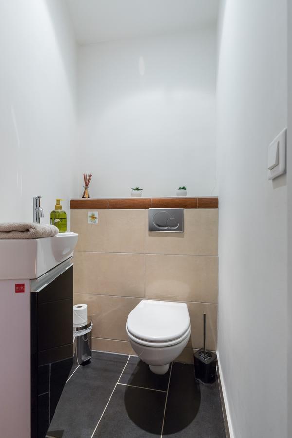 Pref 2 · F4 - Vaste Et Bourgeois ,3 Chambres, Ascenseur, Vx-nice Appartement
